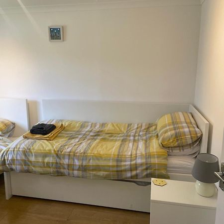 Bumblebee Lodge Saint Cleer 外观 照片