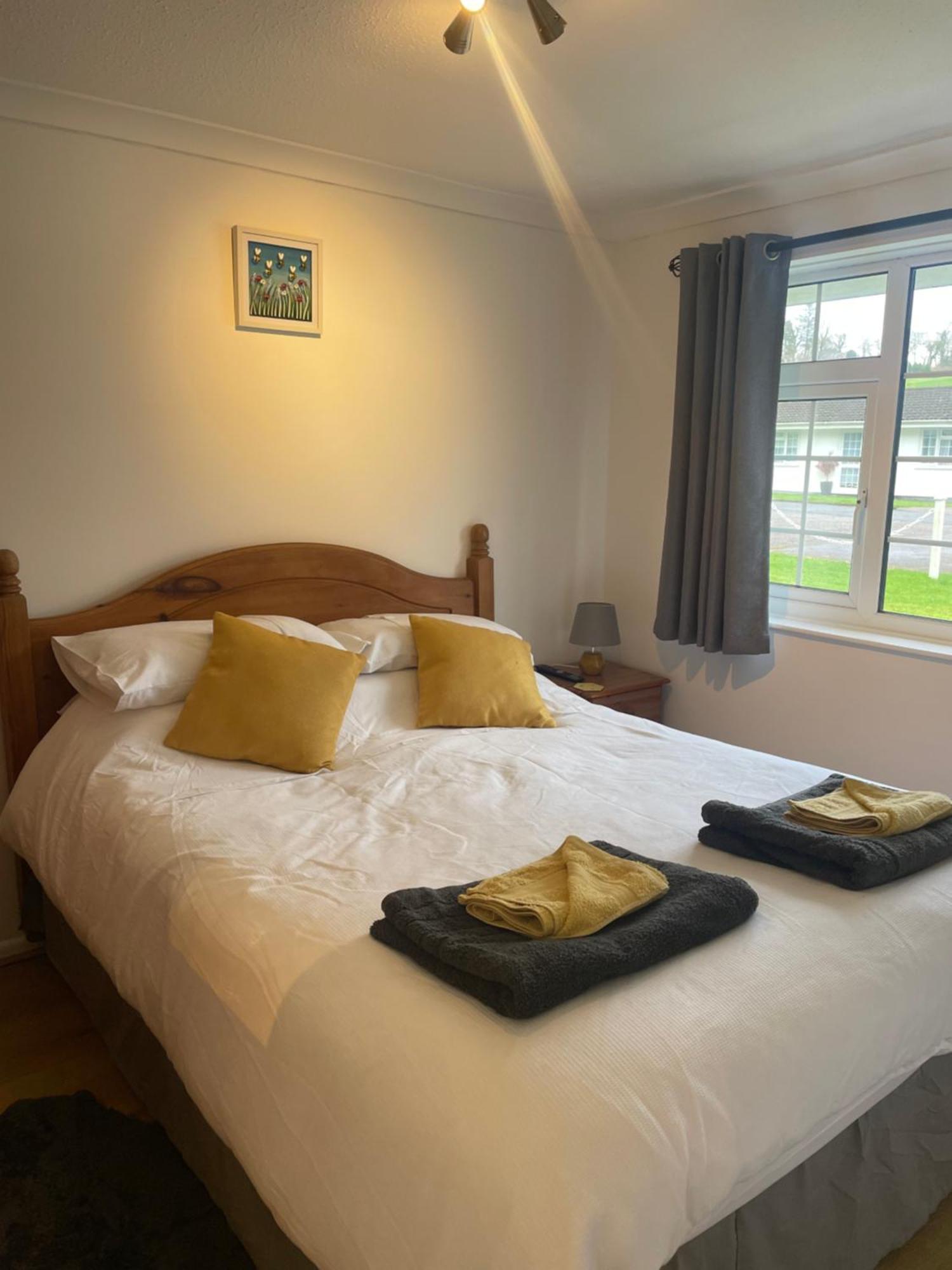 Bumblebee Lodge Saint Cleer 外观 照片