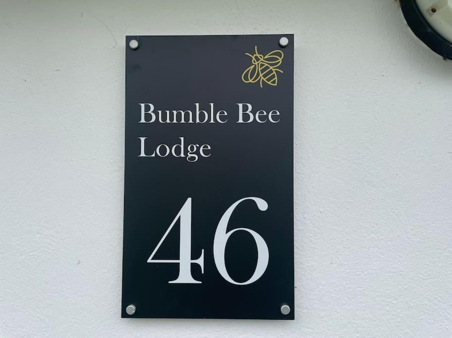 Bumblebee Lodge Saint Cleer 外观 照片
